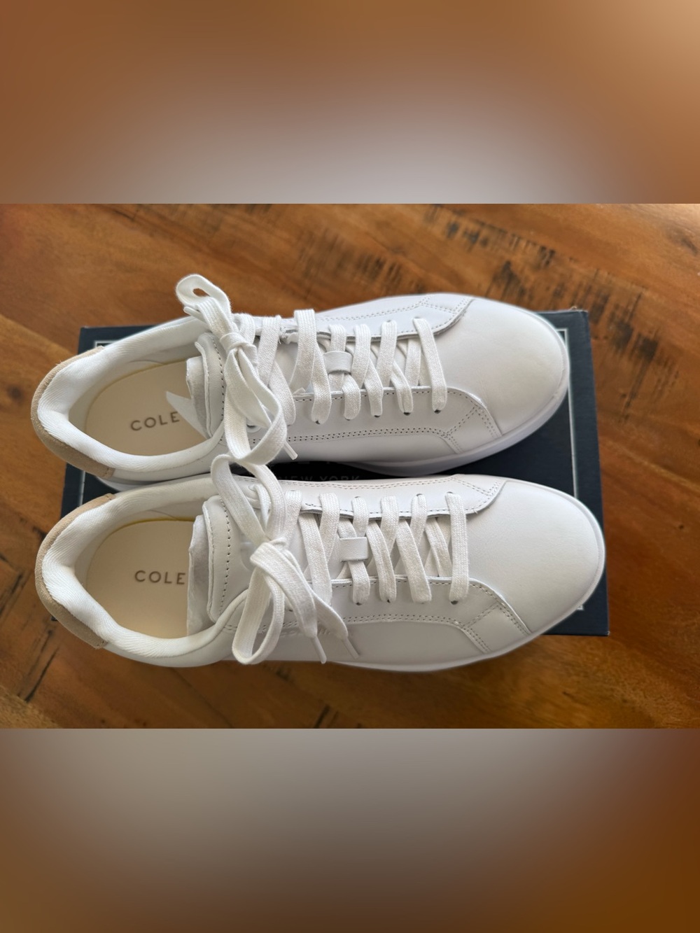 Women’s Cole Haan White Tennis Shoes Size 8.5 - Picture 2 of 8
